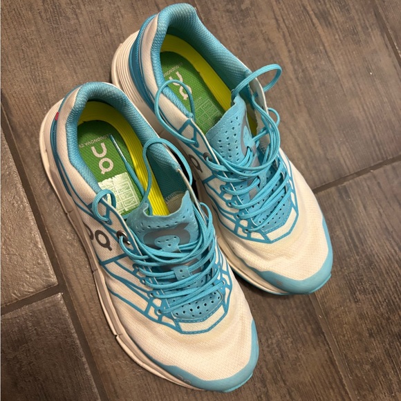 On Running Shoes - On Running Women's  cloud nova cyan with white